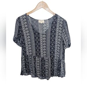 Everly Peplum Blouse Medium Navy Cream Short Sleeve V-Neck Boho Flowy Romantic